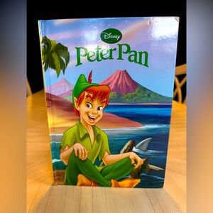 Disney’s  Peter Pan Classics Hardcover - 2011 Edition. Like New!